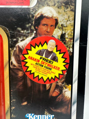 Han Solo Trench Coat ROTJ 77 back unpunched MOC with Anakin sticker front view
Close-up Han Solo figure sealed in original Kenner bubble
Anakin Skywalker offer sticker detail May 30 1985
ROTJ 77 back Collect All 77 lineup
Side profile showing amber bubble tone
Unpunched hanger detail with light stress
Full front Han Solo trench coat MOC
Back of card Kenner checklist